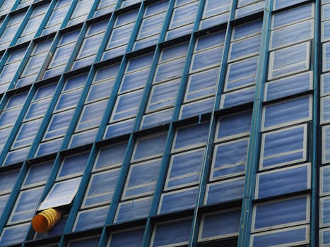  福耀玻璃交棒之年，逆势实现显著增长；新任董事长曹晖提出二次创业蓝图。 股票财经