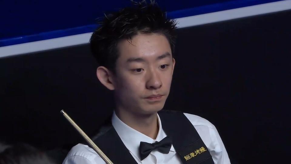  中国小将吴宜泽憾负奥沙利文；世界公开赛半决赛激烈对决，经验决定胜负。 体育新闻