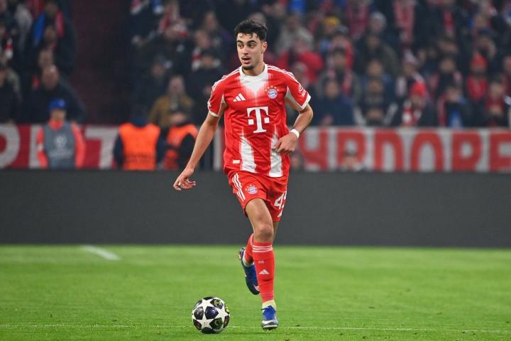  年轻中场遭遇髋部困扰；帕夫洛维奇暂别国家队征程，休养后强势归来！ 体育新闻