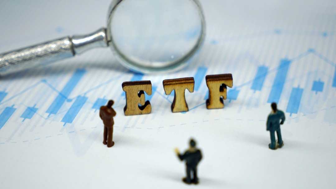 【深海潜流】为何千亿资金在指数阴跌时悄然布局?揭秘A股底部的资金博弈战 股票财经 【深海潜流】为何千亿资金在指数阴跌时悄然布局?揭秘A股底部的资金博弈战 股票财经